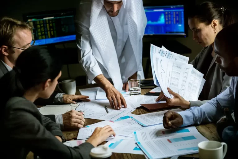 The Ultimate Guide: How to Choose an Investment Company in UAE